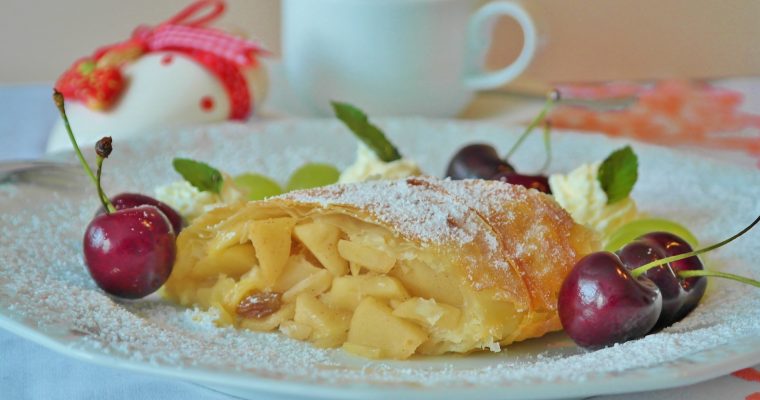 Mini-Apfelstrudel mit Marzipan & Vanillesoße