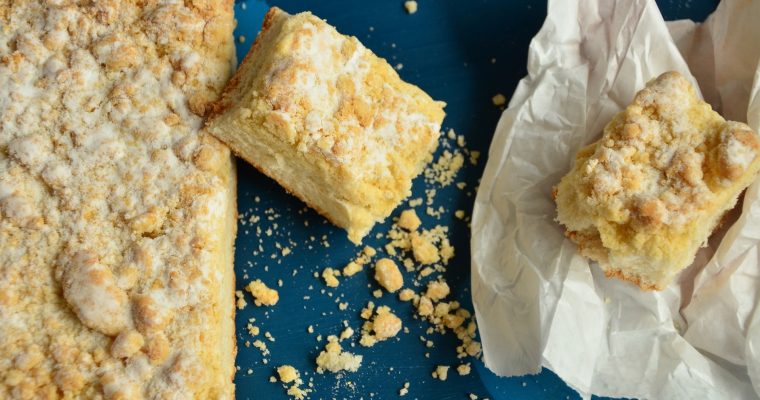 Rhabarberkuchen mit Mandelstreuseln