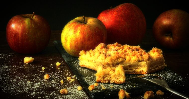 Streusel-Apfelkuchen mit Pudding und Rührteig